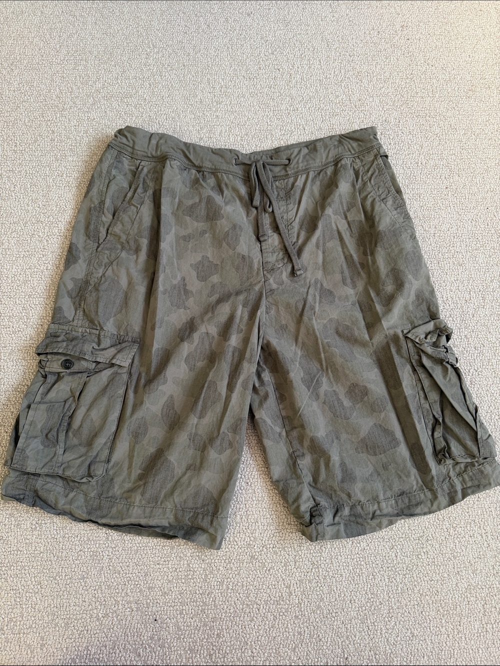 Men's James Perse Olive Green Camouflage Cargo Shorts Size 4
